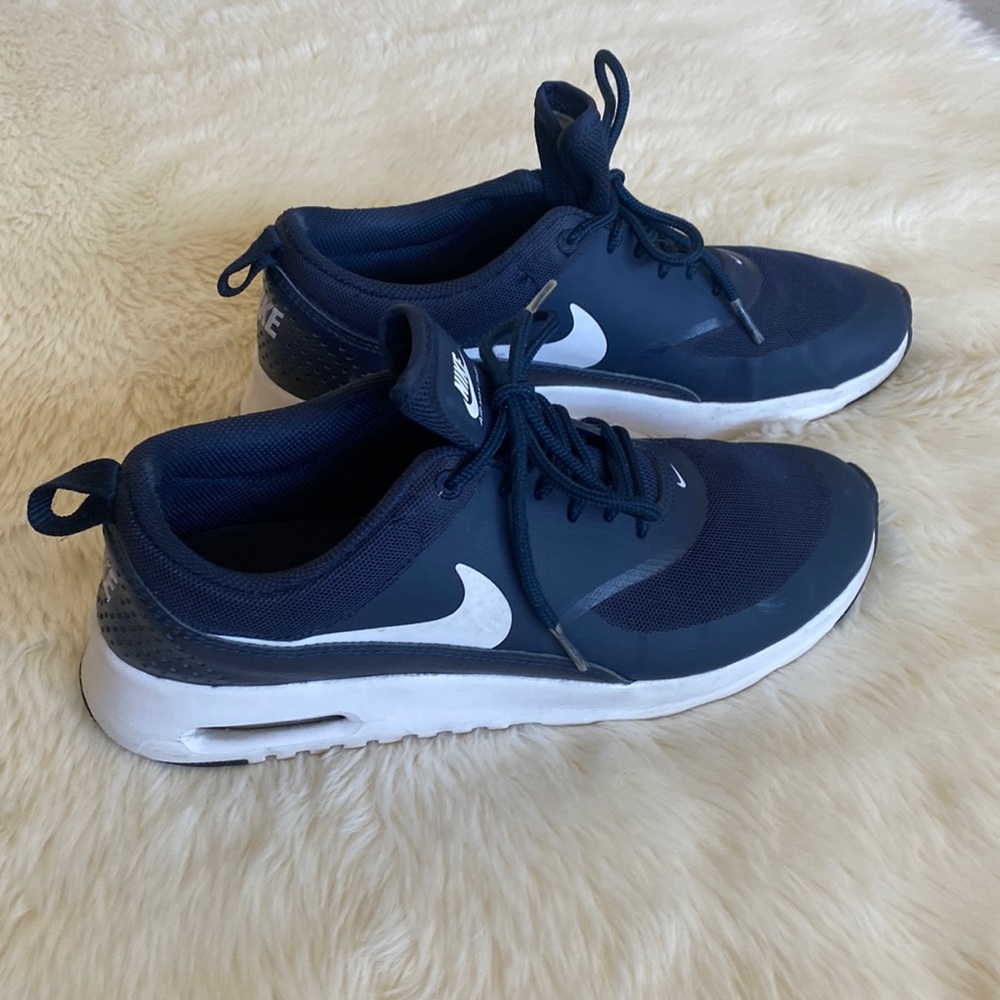 Nike Women's Sneakers - Navy and White